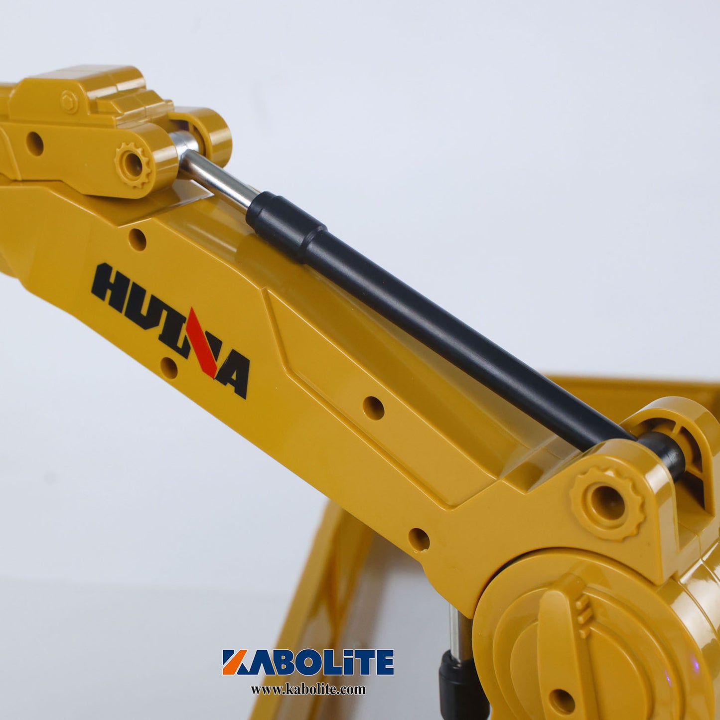 Fast Free Shipping for EU HUINA 1538 1/14 RC Timber Grab Dumper Truck with Light Sound 26CH 2.4G Radio Controller for Scale Machinery Enthusiasts