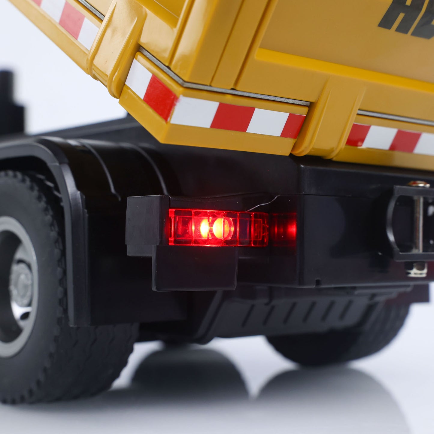 US Stock HUINA 1538 1/14 RC Timber Grab Truck Dumper Remote Control Model Toy Vehicles 2.4G Radio Battery