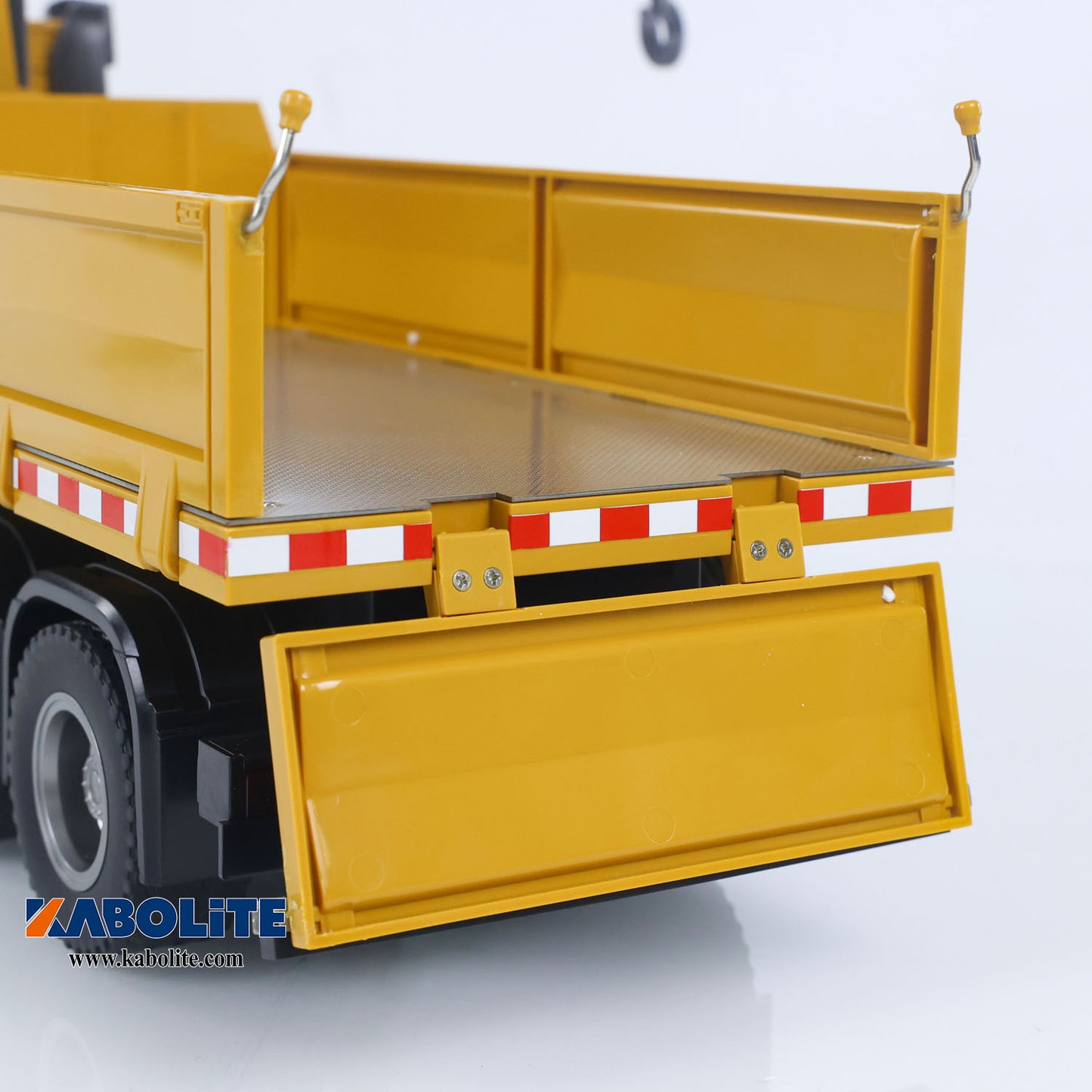 Fast Free Shipping for EU HUINA 1538 1/14 RC Timber Grab Dumper Truck with Light Sound 26CH 2.4G Radio Controller for Scale Machinery Enthusiasts