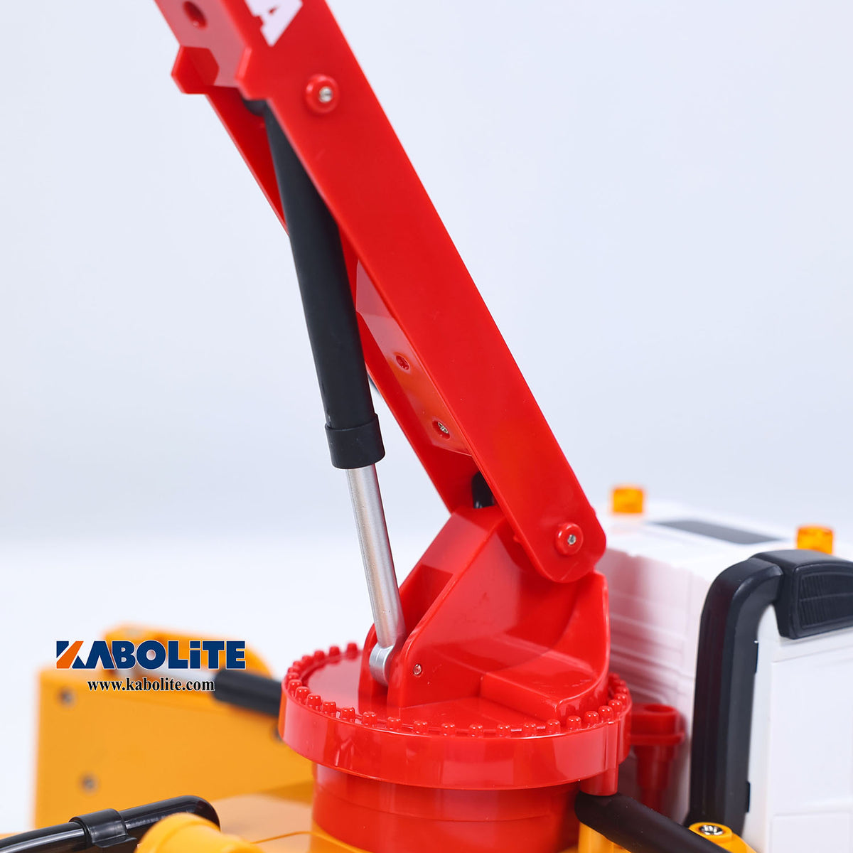 US Stock HUINA 1381 1/18 Remote Control Concrete Pump Truck Engineering Vehicle Finished Model RTR Manual Support Leg Light Sound Effects