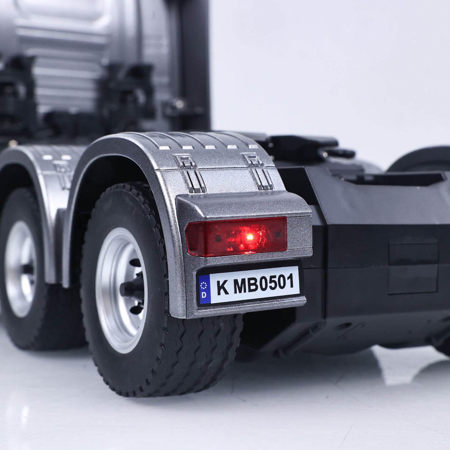 DE Stock HUINA Plastic 1/18 6X4 RC Tractor Truck 770S 1501 RWD Remote Control Lorry Vehicle Light Sound RTR Model Toys for Adults