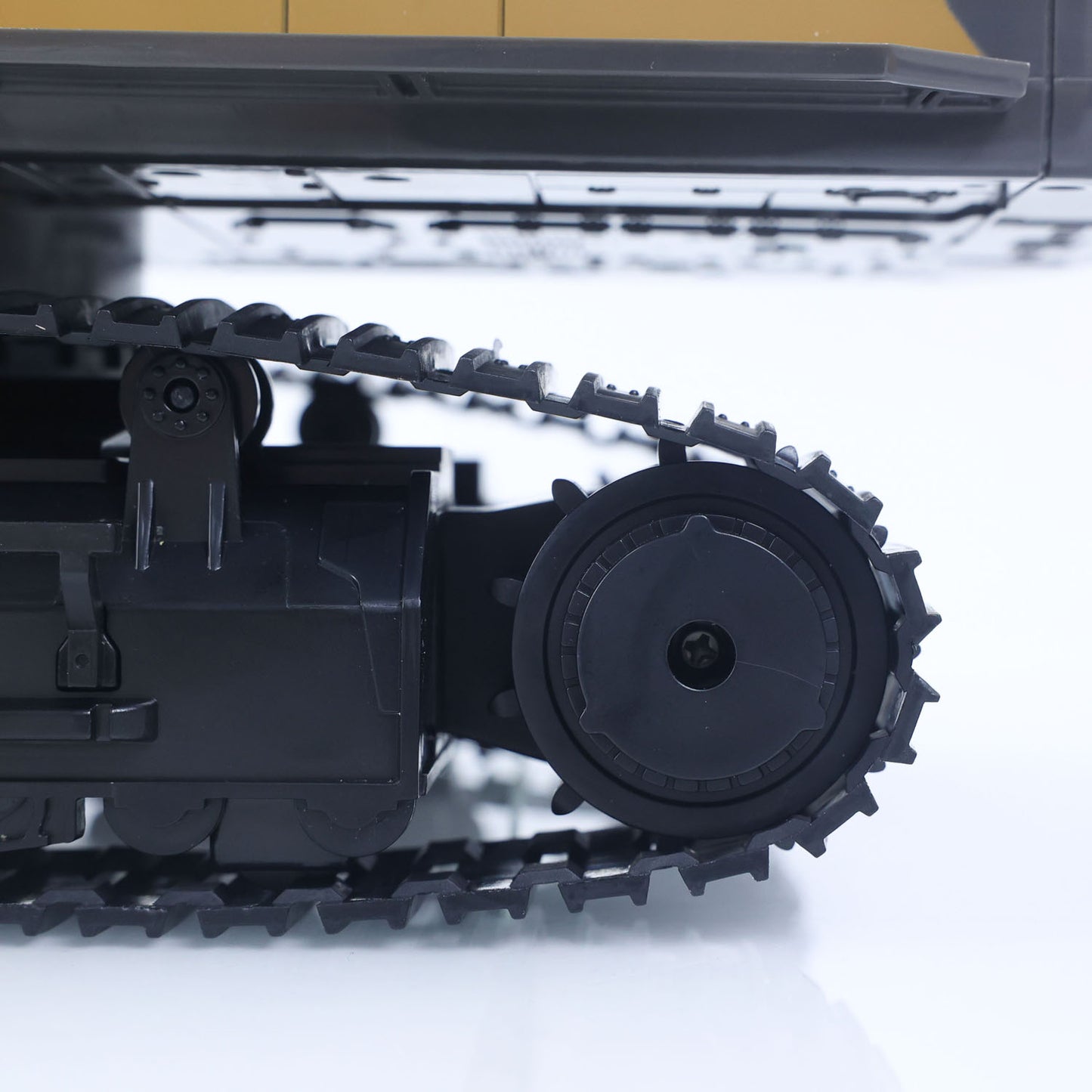 HUINA Toy 1/14 592 RC Tracked Excavator Car Model Gift 2.4G Radio Light Sound Remote Control Construction Vehicle