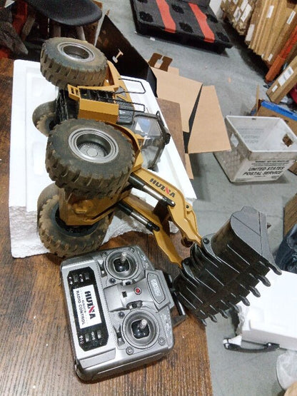 Fast Free Shipping Second Hand US Stock HUINA 1583 1/14 Electric Lifting RC Loader System Lights Sound 2.4G Radio Controller for Construction Vehicle Enthusiast