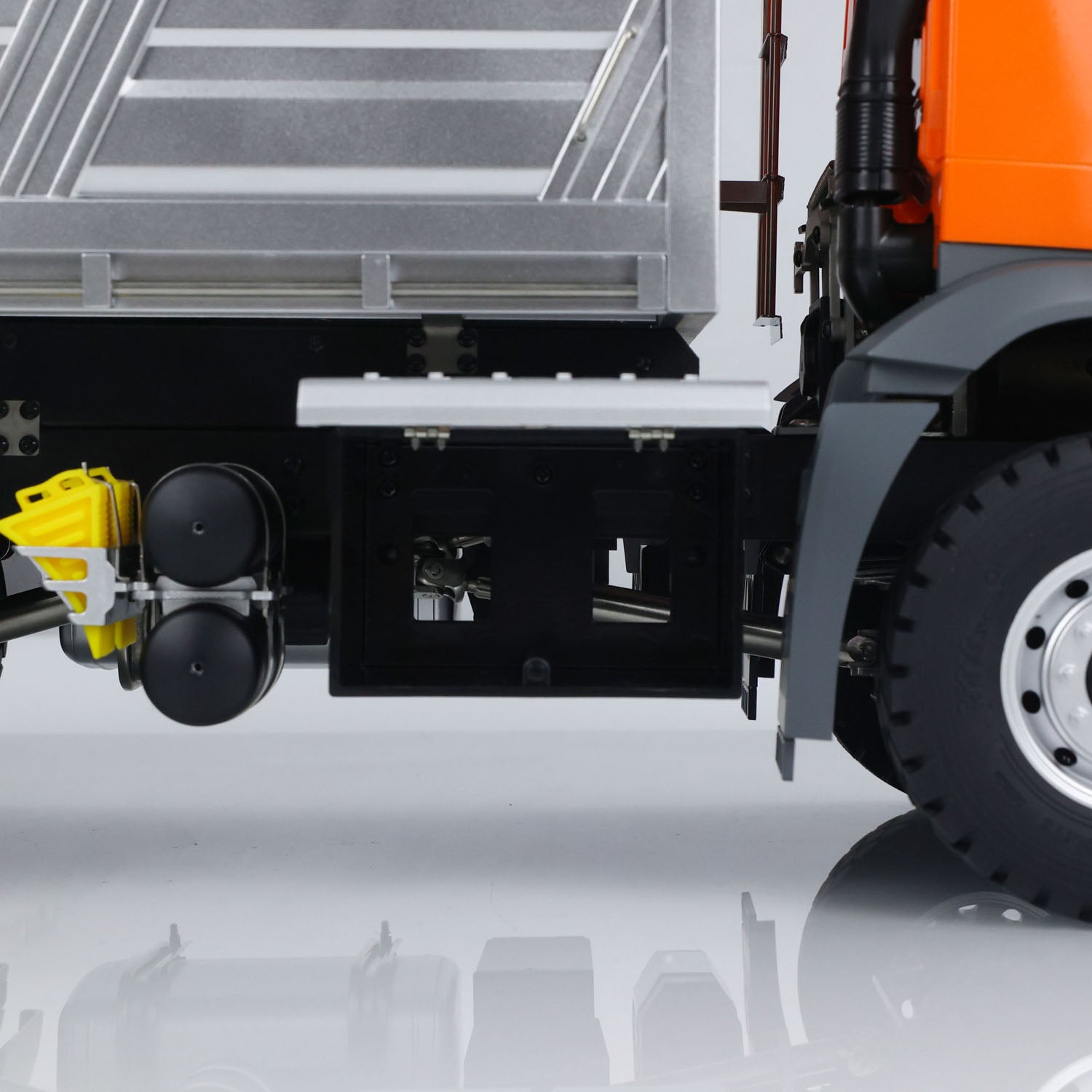 1/14 scale 5701 4x4 RC dump truck simulated construction vehicle model
