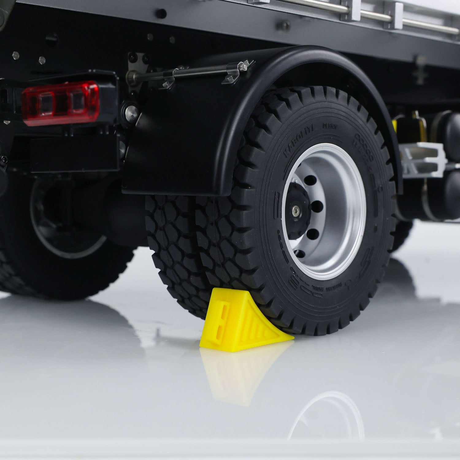 1/14 scale 5701 RC dump truck with simulation lights
