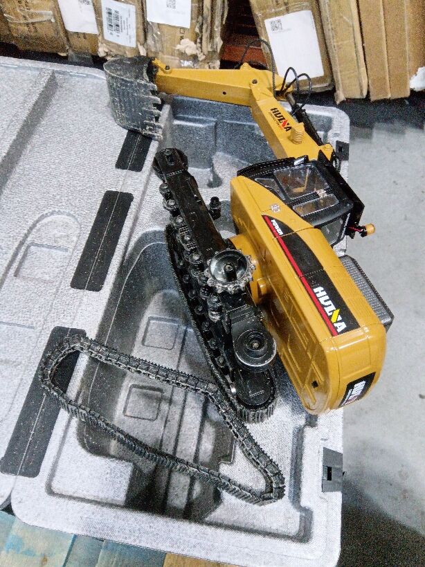Fast Free Shipping Second Hand US Stock HUINA New Upgrade 580 1/14 Metal Excavator Model Engineering Vehicle Electric Ball Grabber 360 Rotating Shear Claw Sound Lights