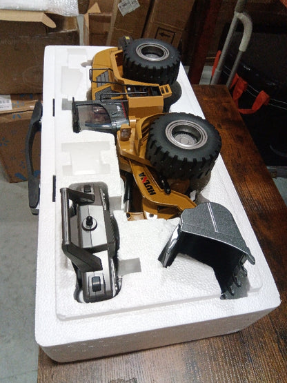 Fast Free Shipping Second Hand US Stock 1/14 HUINA 2.4G Radio Controlled Loader 1583 Electric Lifting System Lights Sound RC Construction Vehicles Assembled