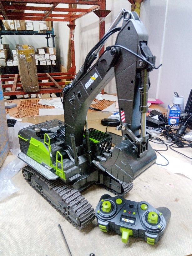 Fast Free Shipping Second Hand US Stock HUINA 1/14 593 Model RC Excavator Car Gift Battery 2.4G Remote Control Digger
