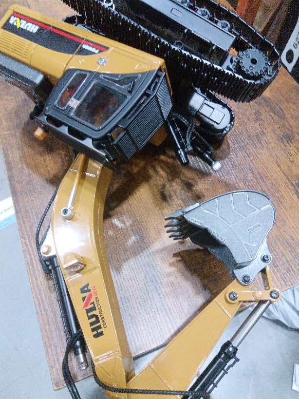 Second Hand US Stock HUINA New Upgrade 580 1/14 Metal Excavator Model Engineering Vehicle Electric Ball Grabber 360 Rotating Shear Claw Sound Lights