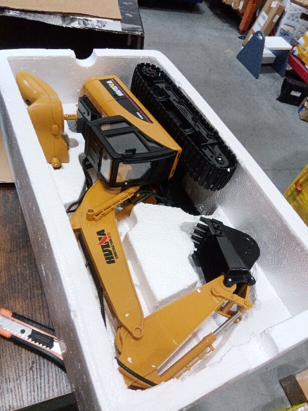 Fast Free Shipping Second Hand US Stock HUINA 1535 1/14 RC Electric Excavator Remote Control Digger with 15CH 2.4G Radio Controller Sound Light Effects
