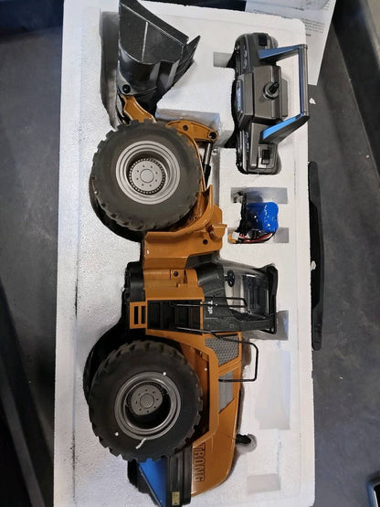 Second Hand CA Stock 1/14 HUINA Toys 2.4G 1583 RC Loader Electric Lifting System Lights Sound RC Construction Vehicles Assembled