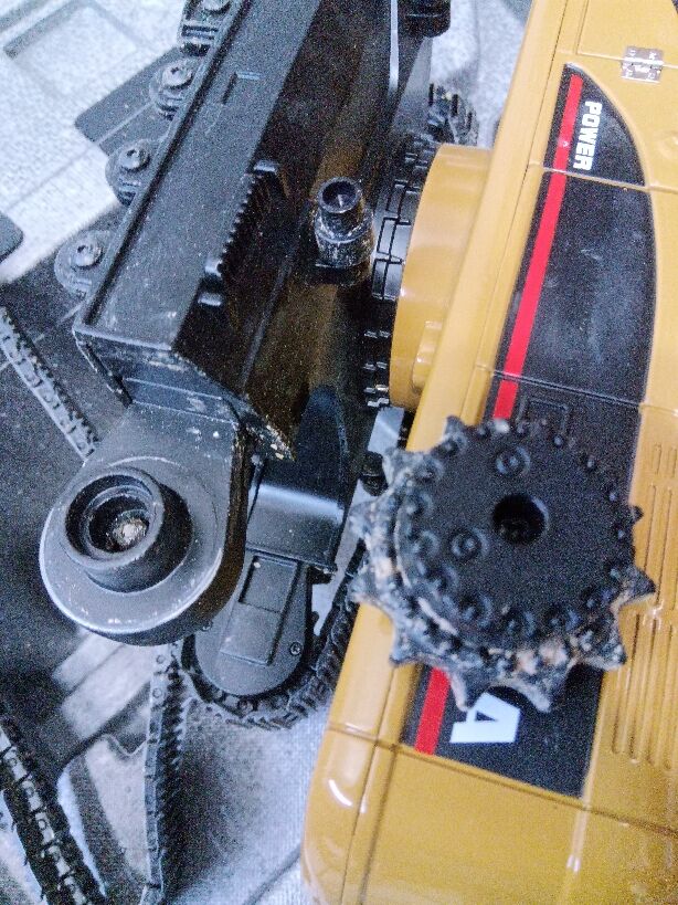 Fast Free Shipping Second Hand US Stock HUINA New Upgrade 580 1/14 Metal Excavator Model Engineering Vehicle Electric Ball Grabber 360 Rotating Shear Claw Sound Lights