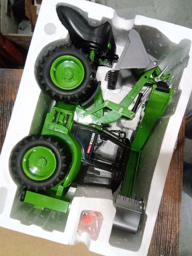 Fast Free Shipping Second Hand US Stock HUINA 1579 1/14 Remote Control Backhole Wheel Loader Model with 2.4G 9CH Remote Controller for Construction Vehicle Enthusiast