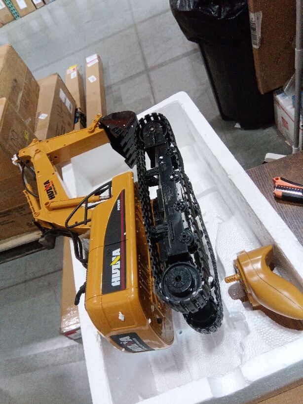 Fast Free Shipping Second Hand US Stock HUINA 1535 1/14 RC Electric Excavator Remote Control Digger with 15CH 2.4G Radio Controller Sound Light Effects