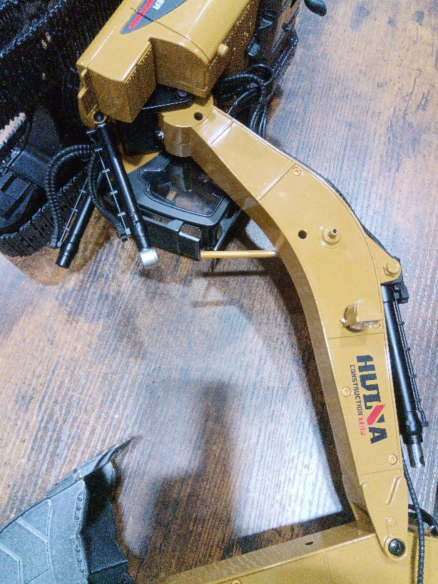 Second Hand US Stock HUINA New Upgrade 580 1/14 Metal Excavator Model Engineering Vehicle Electric Ball Grabber 360 Rotating Shear Claw Sound Lights