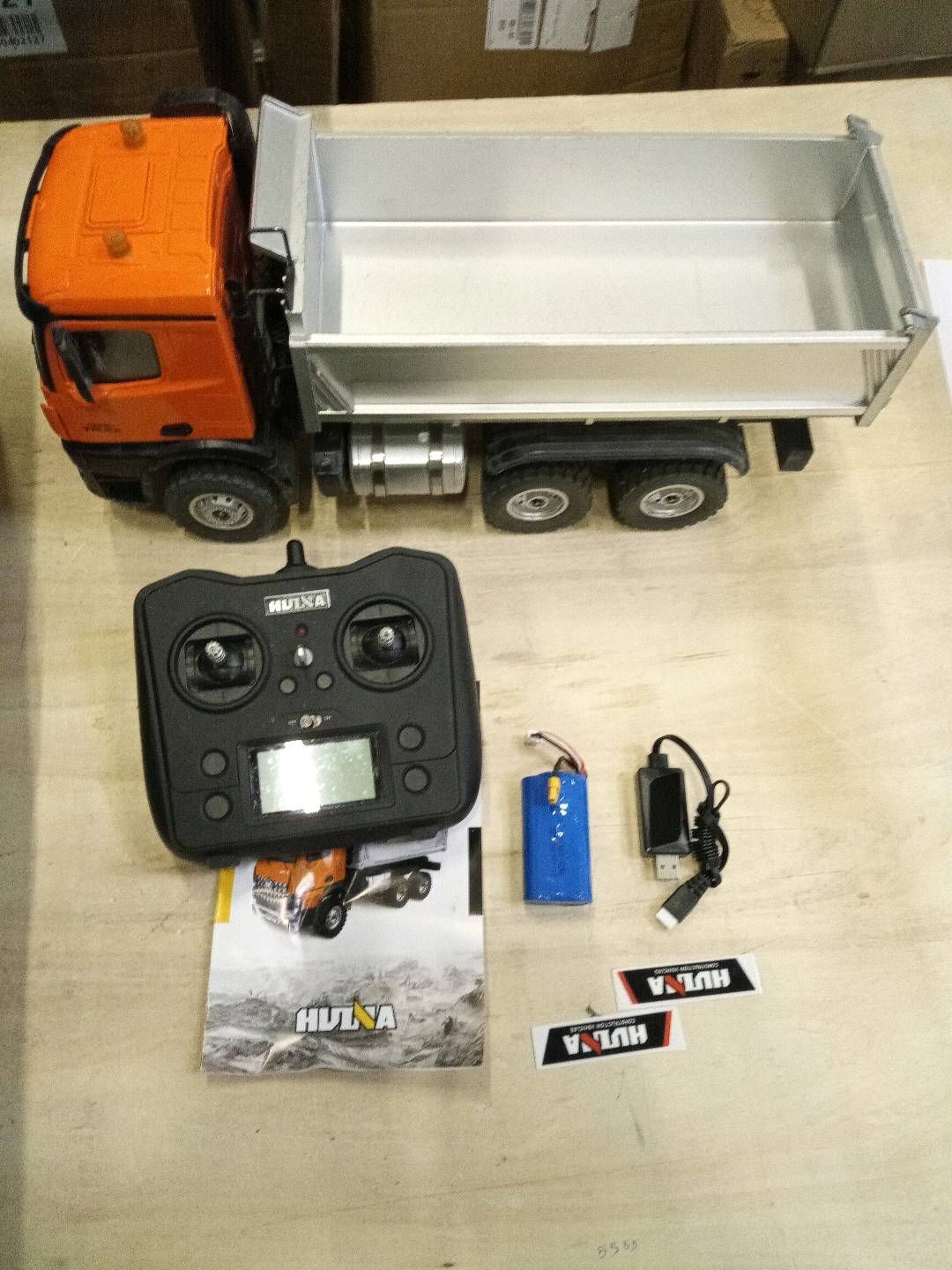 Second Hand Fast Free Shipping 2.4Ghz 1/14 HUINA 1598 Remote Control Dumper 6*6 Engineering Transport Vehicle Lifting Rod Tipper Car Light Sound Battery Toys