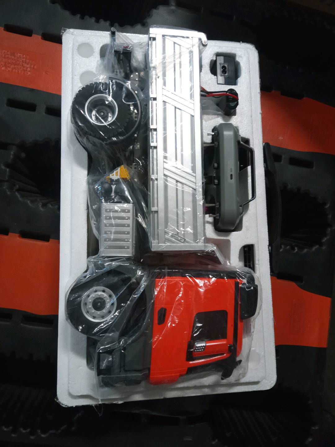 Free Shipping Second Hand US Stock 1/14 Kabolite 5701 RC Dump Truck 4x4 Remote Control Dumper Car Sound Light Model