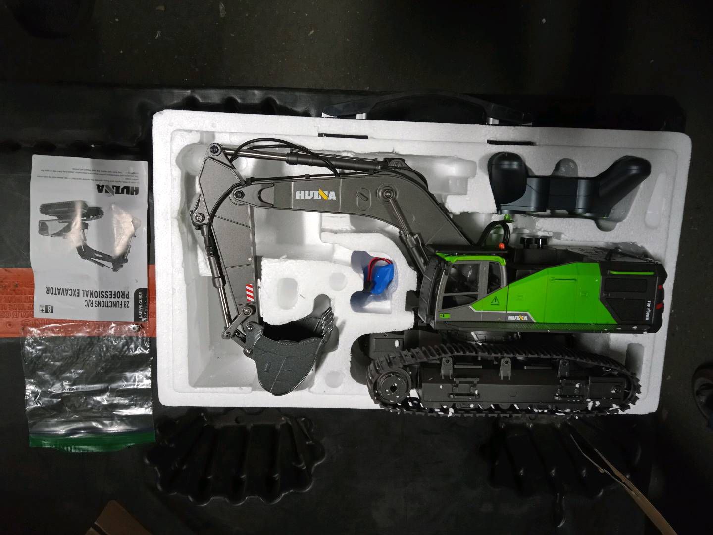 Fast Free Shipping Second Hand US Stock HUINA 1/14 593 RC Excavator Model 2.4G Remote Control Digger with Sound Light