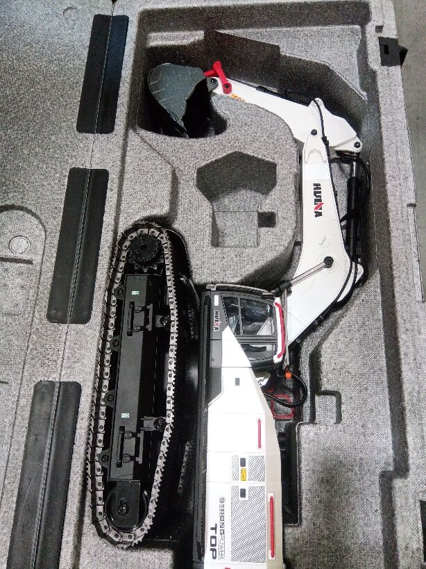 Fast Free Shipping Second Hand US Stock HUINA 1594 1/14 Metal RC Excavator Model with Bucket Drill 2.4G 28CH Radio Controller Light Sound