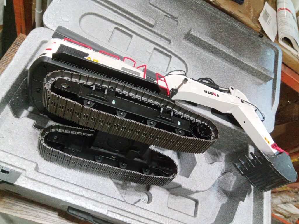 Fast Free Shipping Second Hand US Stock HUINA 1594 1/14 Metal RC Excavator Model with Bucket Drill 2.4G 28CH Radio Controller Light Sound
