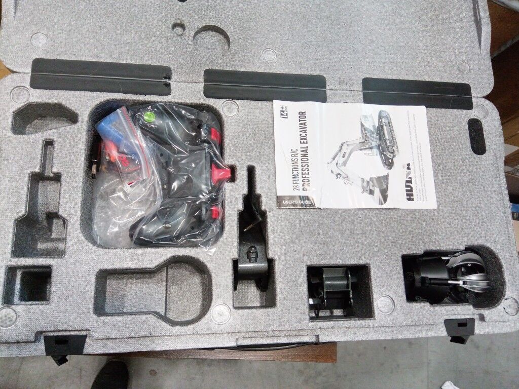Fast Free Shipping Second Hand US Stock 1/14 HUINA RC Metal Excavator Model Toys 1594 Radio Control Digger Light Sound Battery