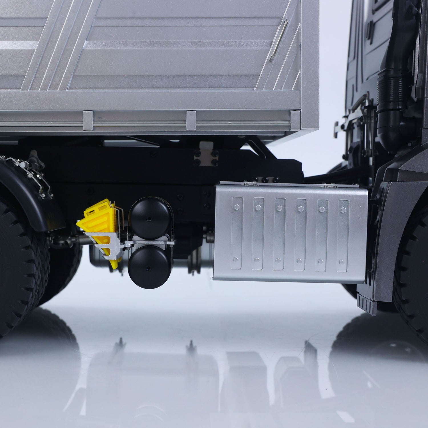 Kabolite 1/14 5702 RC Electric Lifting Dumper For Construction Vehicle Enthusiast Backyard Fun