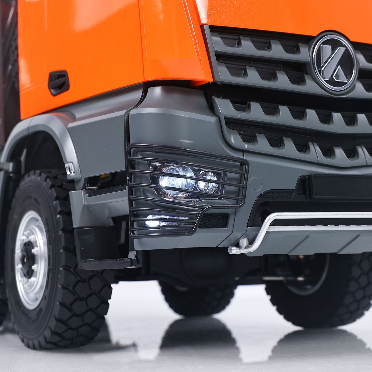 Kabolite 1/14 K5703 RC Electric Lifting Dumper Truck 8X8 Tipper Model FlySky Radio System Battery