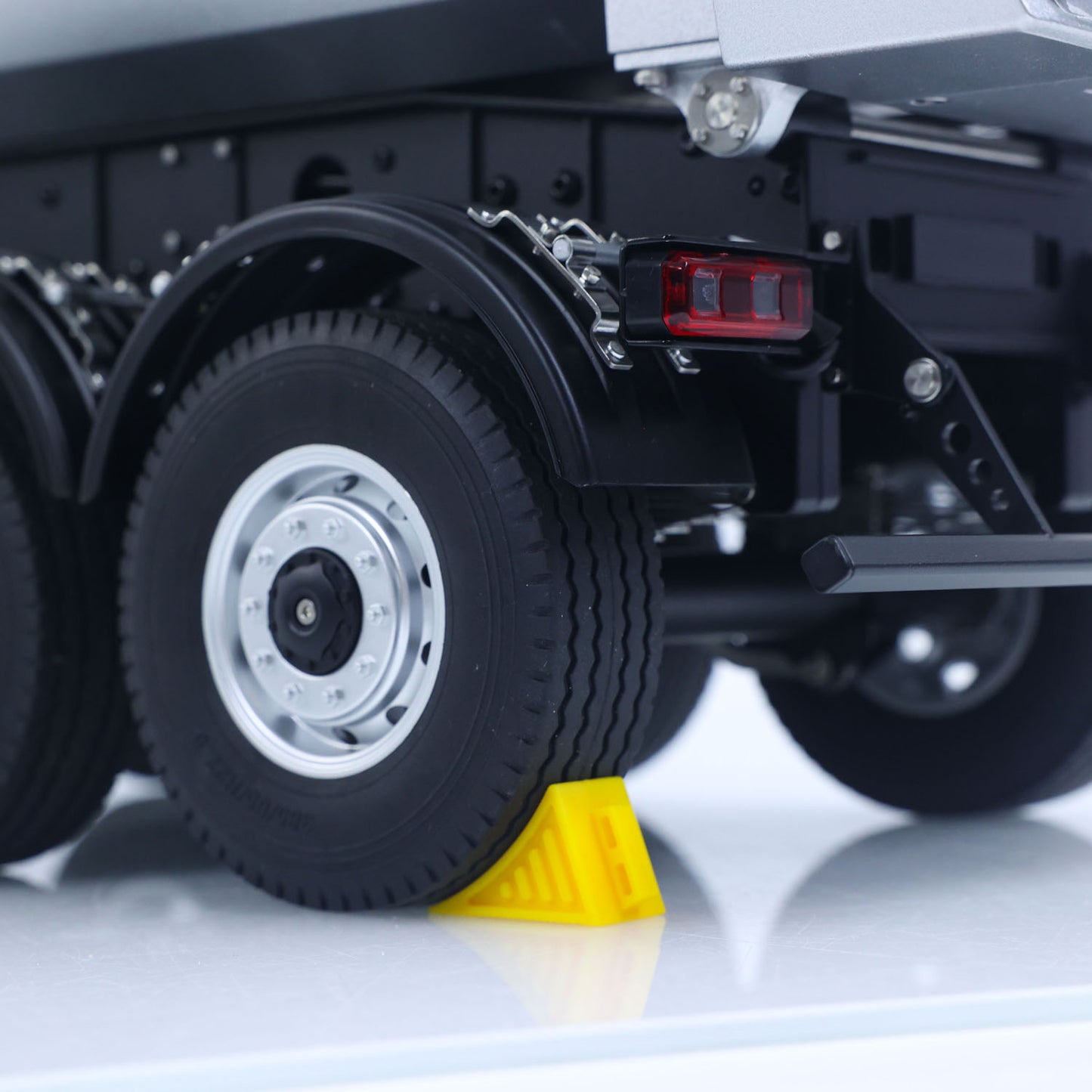Kabolite 1/14 Metal Remote Control 3Axles Electric Lifting Semi Trailer Dumper with Lights supporting legs for 770S 100 RC Tractor Truck