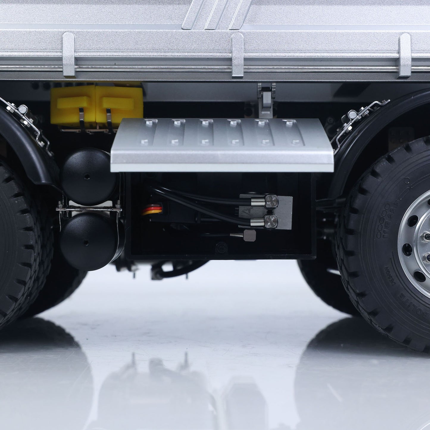 Kabolite K3367 1/14 Metal 8x8 Hydraulic Remote Control Dump Truck RC Tipper with ST8 Radio Controller Sonud Light 2 Speed Transmission