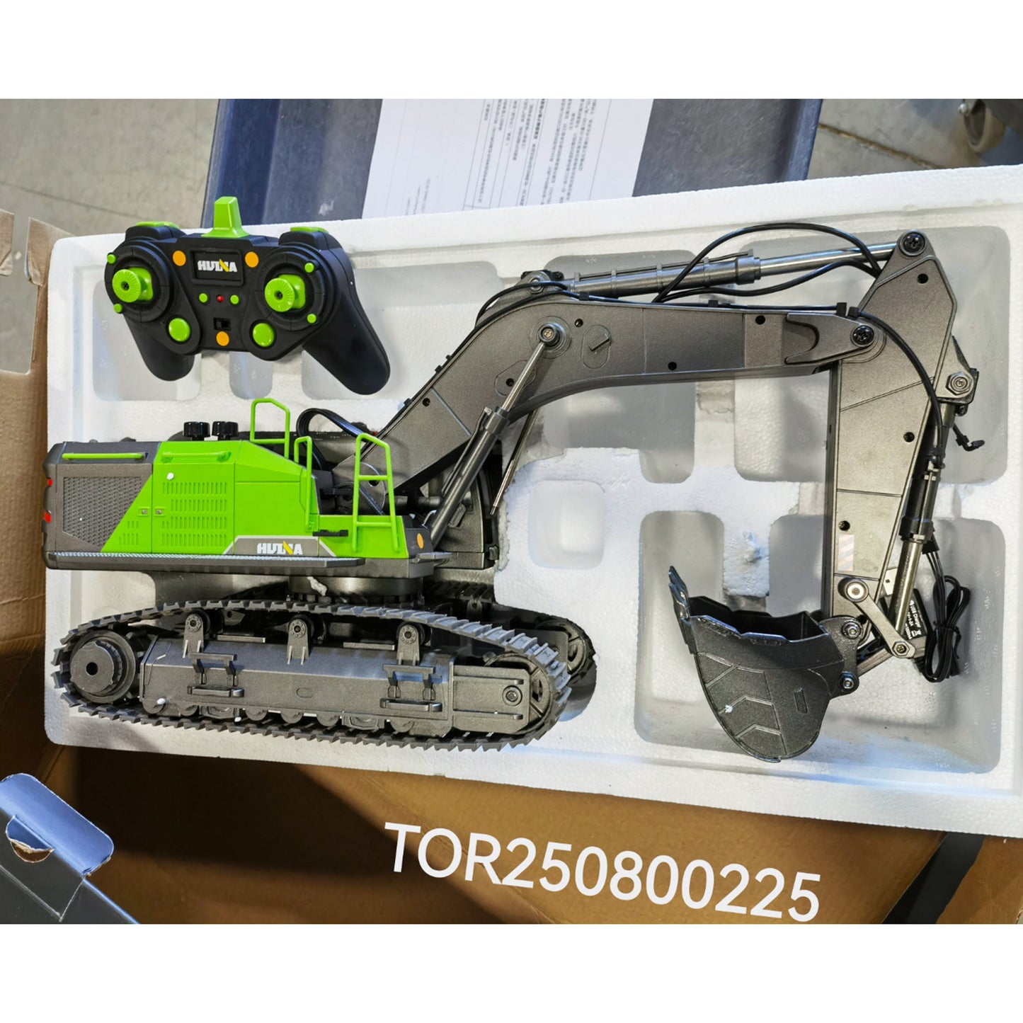 Second Hand CA Stock HUINA 1/14 593 Toys Model RC Excavator Car Gift Battery 2.4G Remote Control Digger