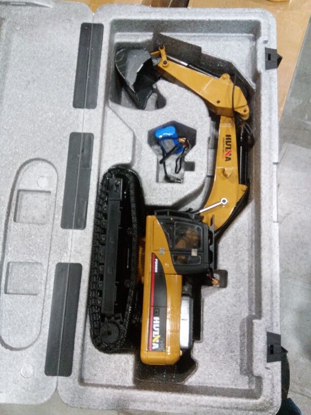 Fast Free Shipping Second Hand US Stock HUINA New Upgrade 580 1/14 Metal Excavator Model Engineering Vehicle Electric Ball Grabber 360 Rotating Shear Claw Sound Lights