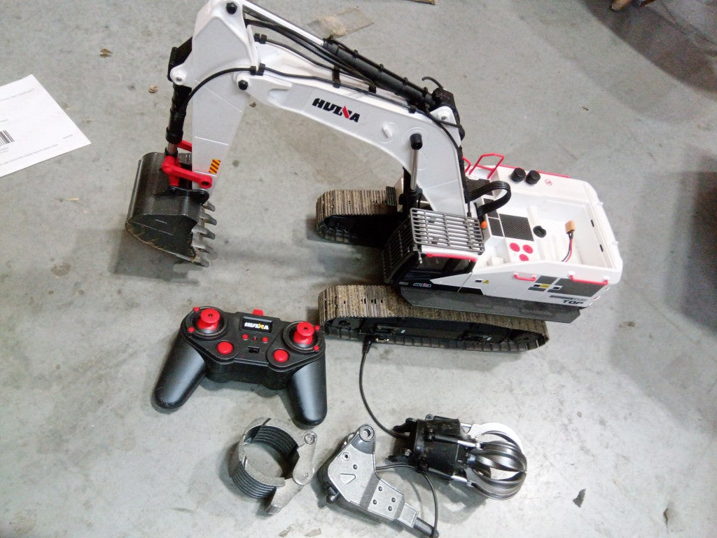 Fast Free Shipping Second Hand US Stock 1/14 HUINA Metal 1594 RC Excavator Model Toys Remote Control Digger Light Sound Battery Bucket Drill Ball Wooden Claw