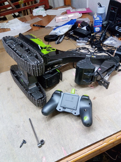 Fast Free Shipping Second Hand US Stock HUINA 1/14 593 Model RC Excavator Car Gift Battery 2.4G Remote Control Digger